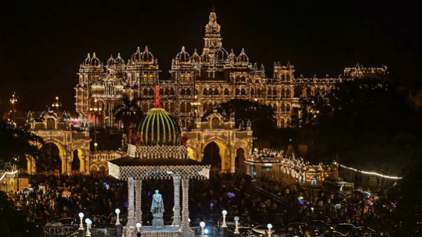 दिल चुरा लेंगी मैसूर दशहरा की ये खूबसूरत तस्वीरें... दिल चुरा लेंगी मैसूर दशहरा की ये खूबसूरत तस्वीरें...