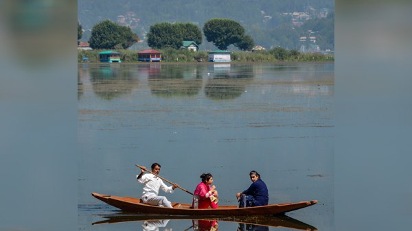 घरेलू सैलानियों की भीड़ नहीं
