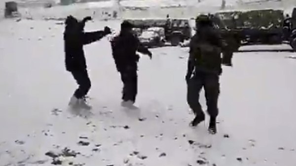 Video of army soldiers playing Garba in temperatures below zero is viral, people said-respect Video of army soldiers playing Garba in temperatures below zero is viral, people said-respect