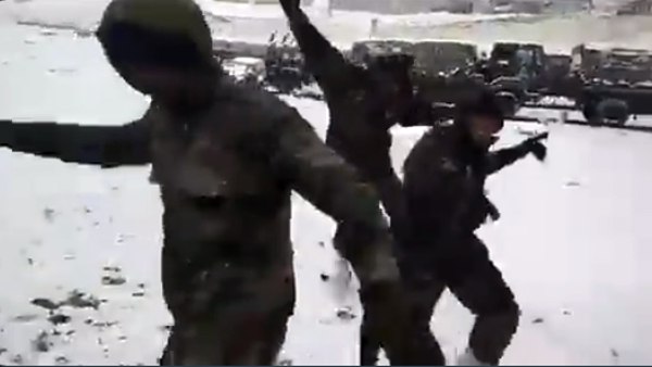 Video of army soldiers playing Garba in temperatures below zero is viral, people said-respect Video of army soldiers playing Garba in temperatures below zero is viral, people said-respect