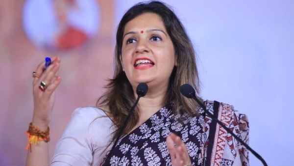 कांग्रेस छोड़कर शिवसेना में शामिल हुईं थी प्रियंका