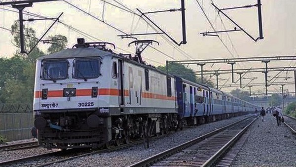 33 साल से नौकरी कर रही थी महिला