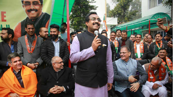 'कश्मीरियों के हितों की रक्षा होगी'