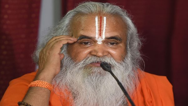 कोर्ट के बाहर मसले का हल करने को तैयार