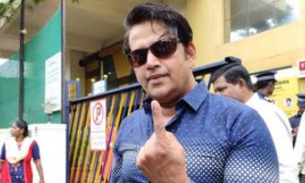 भोजपुरी फिल्मों के स्टार और नेता रवि किशन भोजपुरी फिल्मों के स्टार और नेता रवि किशन