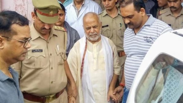 BJP leader Chinmayanand sent to Shahjahanpur jail after being discharged from lucknow PGI BJP leader Chinmayanand sent to Shahjahanpur jail after being discharged from lucknow PGI
