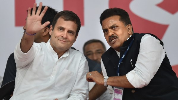 2005 में शिवसेना छोड़कर थामा कांग्रेस का हाथ
