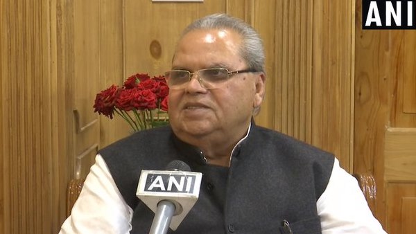 Jammu and Kashmir governor Satya Pal Malik on Monday lifted ban on tourists from Thursday Jammu and Kashmir governor Satya Pal Malik on Monday lifted ban on tourists from Thursday