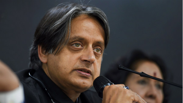 थरूर ने लगाई पाकिस्तान को लताड़