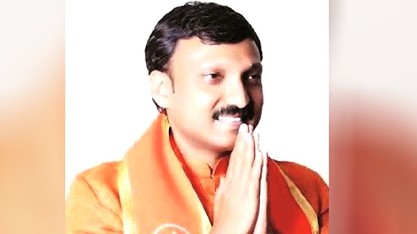 महाराष्ट्र: चुनाव प्रचार के बीच शिवसेना सांसद को युवक ने मारा चाकू महाराष्ट्र: चुनाव प्रचार के बीच शिवसेना सांसद को युवक ने मारा चाकू