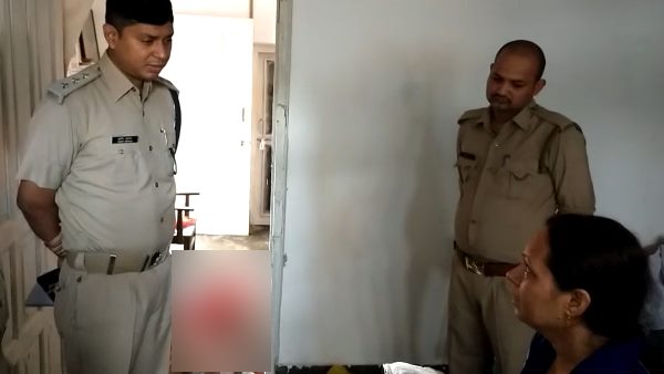 तलाक के बाद मां-बाप के साथ रहती थी बेटी