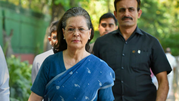 उम्मीदवार और बेटे पर करप्शन के चार्ज
