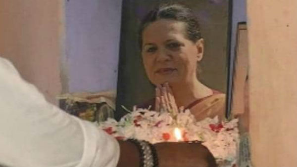 हर रोज नहाने के बाद सोनिया गांधी की पूजा