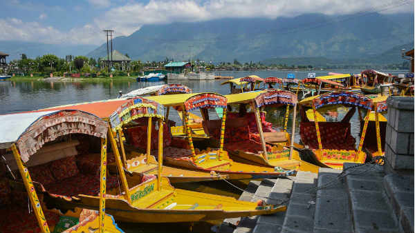 सबसे ज्यादा खतरे में ये सेक्टर