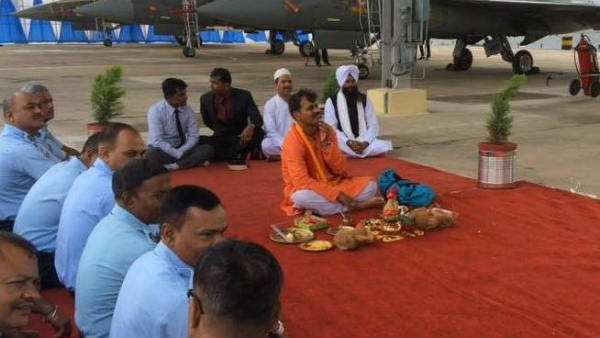 तीनों सेनाओं में है यह परंपरा