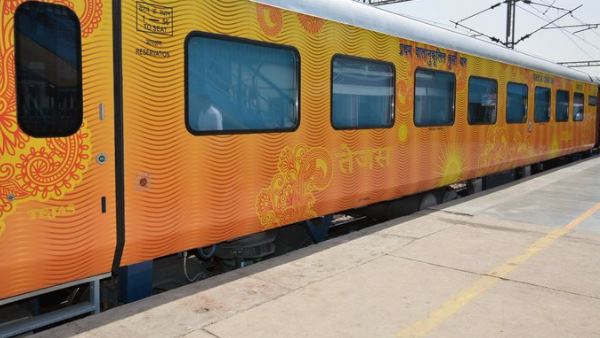 फ्लाइट के जैसा स्वागत