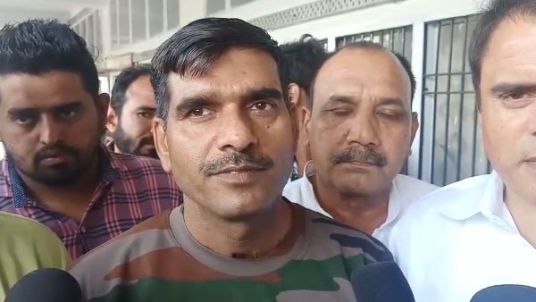महेंद्रगढ़ के रहने वाले हैं तेजबहादुर