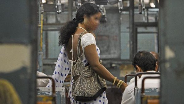 जेंडर सर्टिफिकेट मांगा, महिला अधिकारी से जांच के लिए कहा
