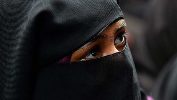 तीन तलाक देकर खत्म किया रिश्ता
