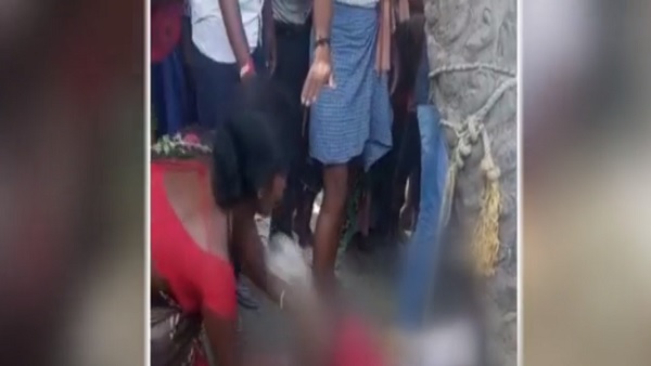 viral video of man brutally beaten by mob in vaishali district of bihar viral video of man brutally beaten by mob in vaishali district of bihar