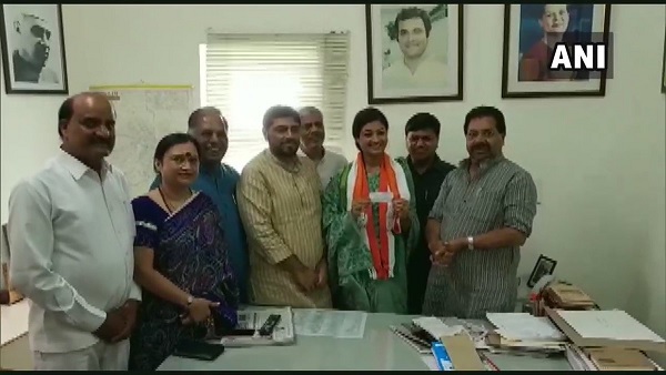 Alka Lamba join Congress in presence of party leader PC Chacko Alka Lamba join Congress in presence of party leader PC Chacko
