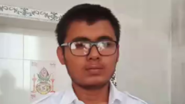 boy carrying 35kg coins for gift to his mother boy carrying 35kg coins for gift to his mother