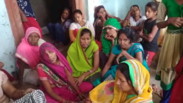 goons beaten a man for suspection of mobile theft in fathepur goons beaten a man for suspection of mobile theft in fathepur