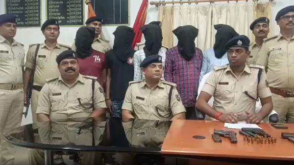 betiya police caught five criminals in bihar betiya police caught five criminals in bihar