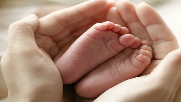 अविवाहित महिलाओं को फुसलाया जाता है