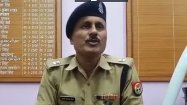 पंचायत में बेटी ने पिता पर लगाया आरोप
