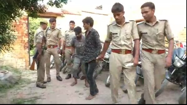 बाइकों के साथ कुछ स्कूटर भी थे