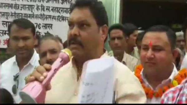VIDEO: देवभूमि के बीजेपी विधायक ने अपने क्षेत्र के मुस्लिम बहुल इलाके को बताया पाकिस्तान VIDEO: देवभूमि के बीजेपी विधायक ने अपने क्षेत्र के मुस्लिम बहुल इलाके को बताया पाकिस्तान
