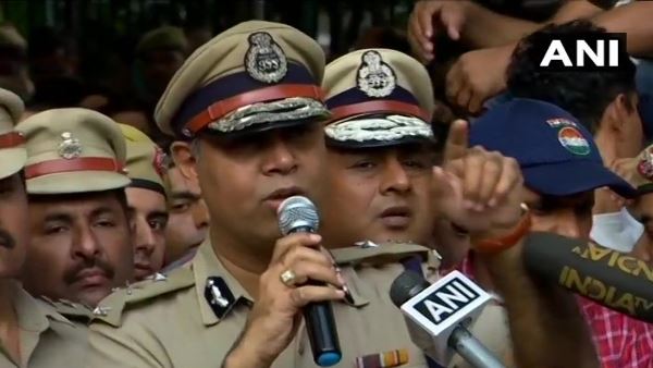 वकील को उसी दिन छोड़ दिया गया था
