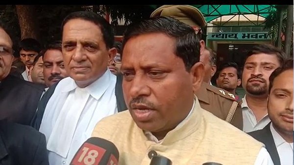 bjp mp ram shankar katheria surrender in agra court bjp mp ram shankar katheria surrender in agra court
