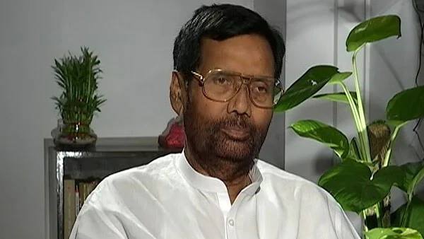 पासवान ने कहा, मुझे गाली देने से कुछ नहीं होगा