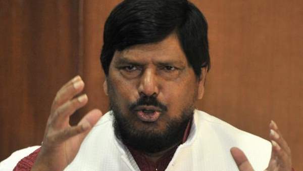 कांग्रेस को सरकार में शामिल ना होने की भी दे चुके सलाह