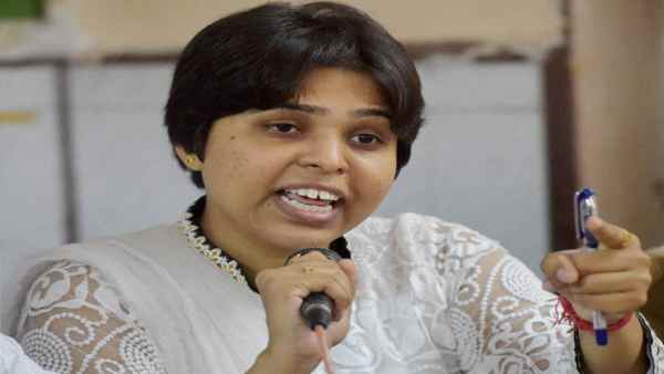 तृप्ति ने धार्मिक स्थानों में प्रवेश के भेदभाव पर मुहिम चला रखी है