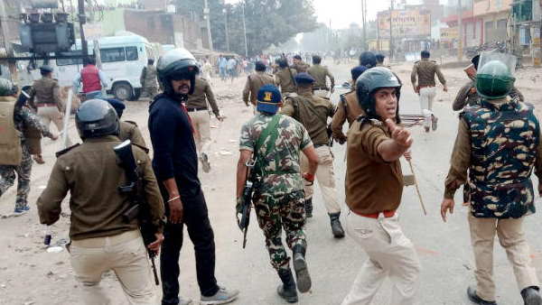 मौके पर पहुंचे डीएम, एसपी और डीआईजी
