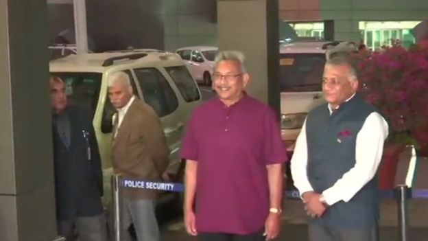 श्रीलंका के नए राष्ट्रपति गोटाभाया राजपक्षे को लेने के लिए केंद्रीय मंत्री वीके सिंह एयरपोर्ट पहुंचे श्रीलंका के नए राष्ट्रपति गोटाभाया राजपक्षे को लेने के लिए केंद्रीय मंत्री वीके सिंह एयरपोर्ट पहुंचे