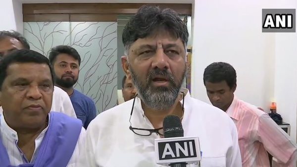 दिग्गज कांग्रेस नेता डीके शिवकुमार अस्पताल में भर्ती दिग्गज कांग्रेस नेता डीके शिवकुमार अस्पताल में भर्ती