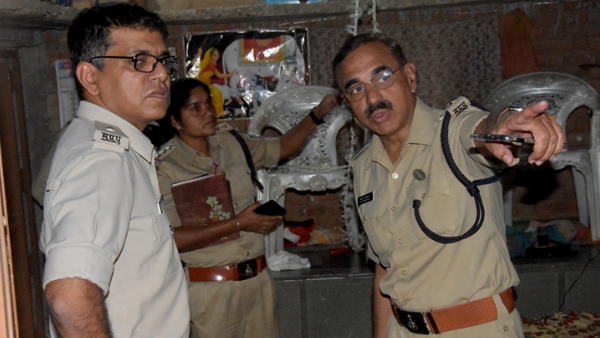 पहले पत्नी और बेटियों को मारा फिर खुदकुशी करने की कोशिश