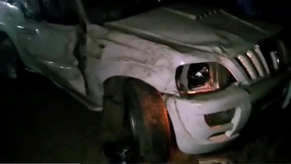 Car overturned in ditch three dead in balrampur Car overturned in ditch three dead in balrampur