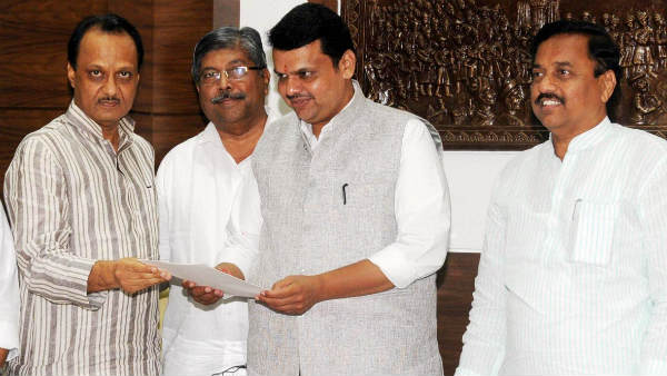 मुंडे ने अजित पवार के पक्ष में विधायकों को जुटाया था