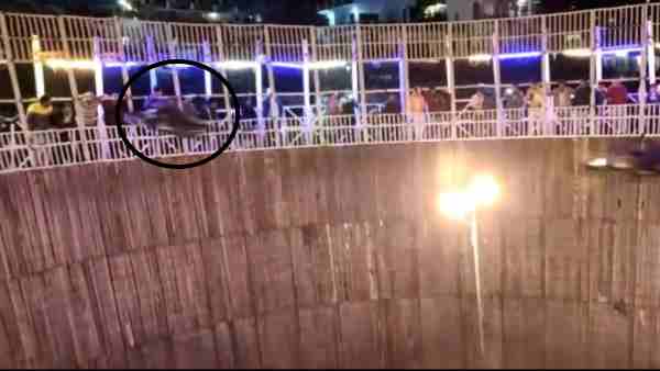 Man fells down with bike during stunt at fair, now his condition is very critical Man fells down with bike during stunt at fair, now his condition is very critical
