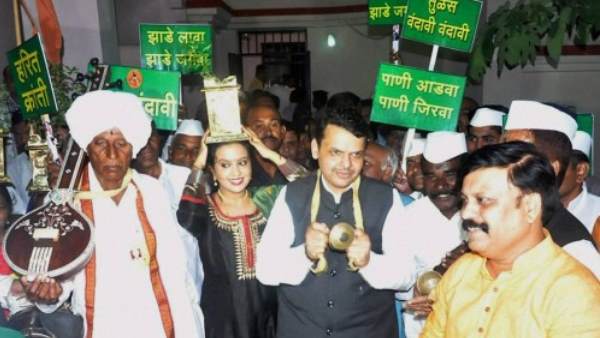 प्रधानंमत्री को बताया फादर ऑफ नेशन