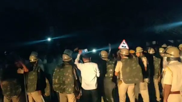 पुलिस सुरक्षा के बावजूद हमला