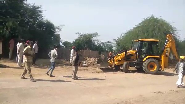 अतिक्रमण रुकवाने आईं थी सरपंच