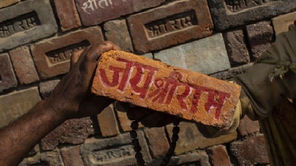 बनाई है 'राम के नाम' डॉक्यूमेंट्री