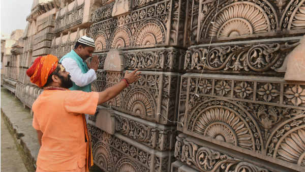 मस्जिद के लिए जमीन लेने पर मुसलमानों में एक राय नहीं