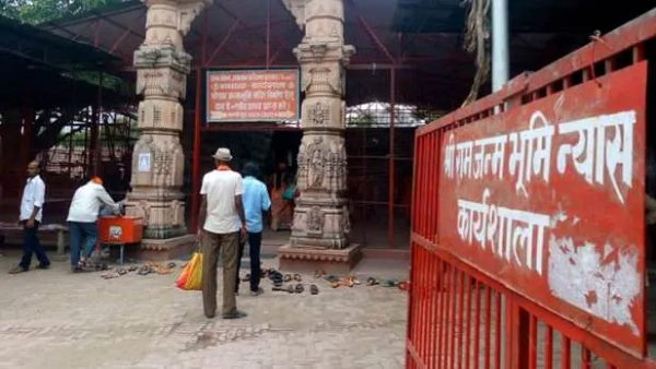 राजस्थान से लाए जा रहे पत्थर